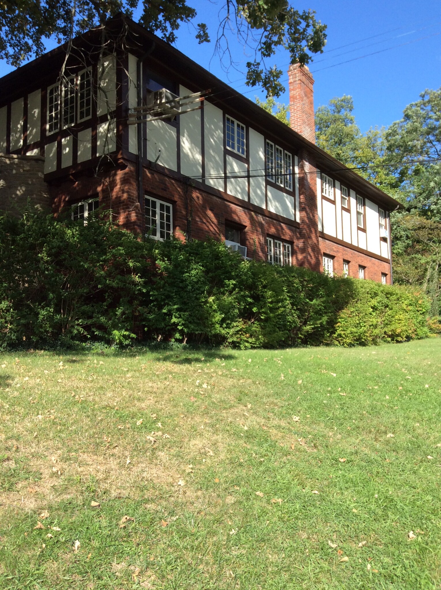 Building Photo - 1070 Delta Ave