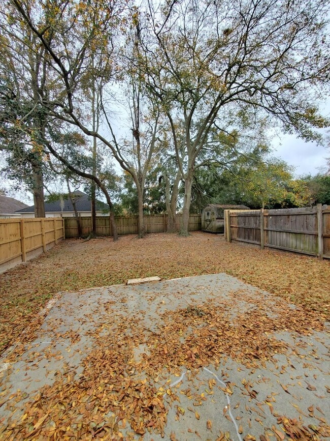 Building Photo - Charming Retreat with Wood Burning Fireplace: Your Ideal Rental Home Awaits!