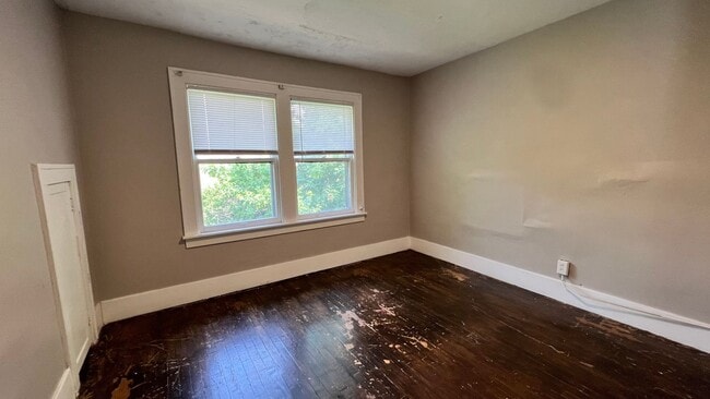 Building Photo - 357 Fox St SW