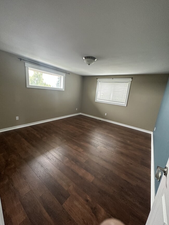 Building Photo - 3104 Sunset Dr W