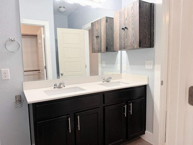 Building Photo - 7208 Lysander Ct