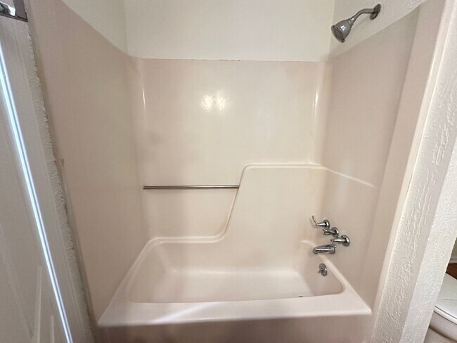 Building Photo - 2882 Mackey Ln