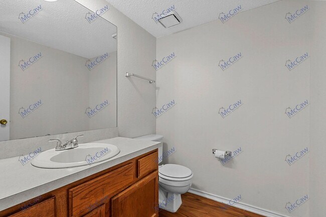 Building Photo - 800 Bluebonnet Dr