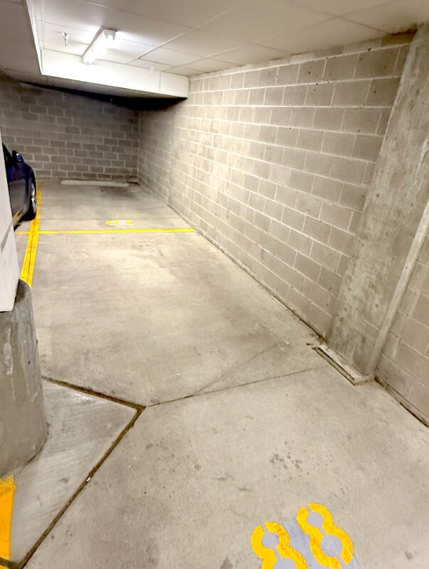 Building Photo - 2700 E Cherry Creek S Dr