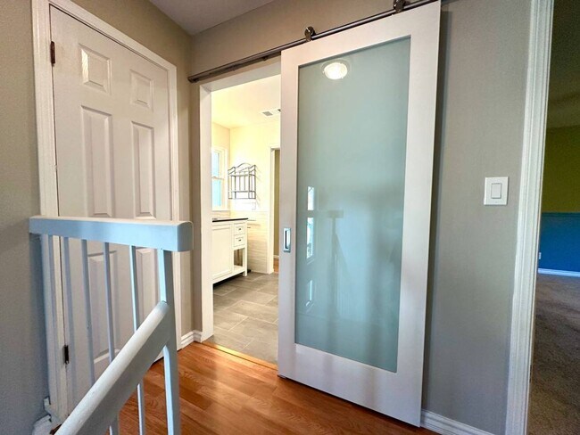 Building Photo - Virginia Hills-3 Bedroom, 2 Bath, Townhome with Garage and Pool