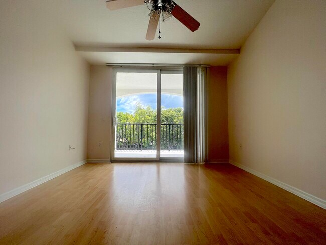 Building Photo - 917 Villa Cir