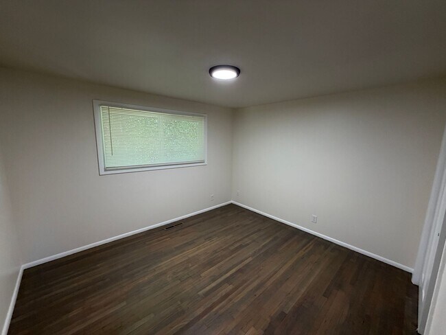 Building Photo - 1168 E 600 S