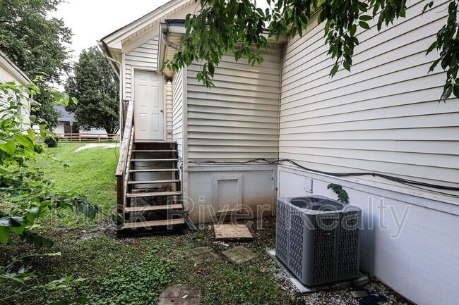 Building Photo - 1409 Highland Ave
