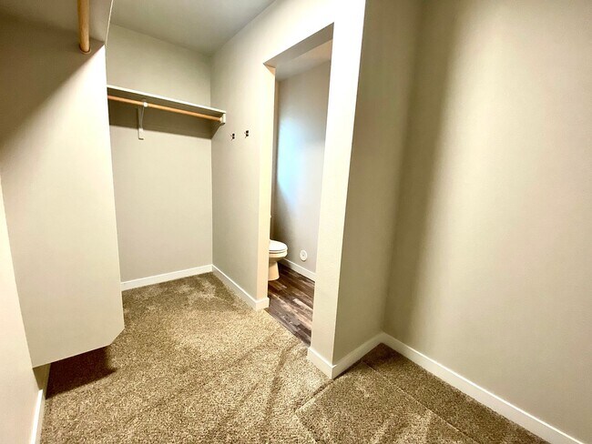 Building Photo - 3 Bedroom 2 Bath  PET FRIENDLY home in SW ...