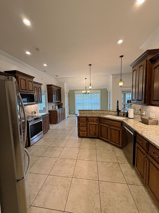 Building Photo - Spacious 4 bed 3 bath Home in Grove Point!