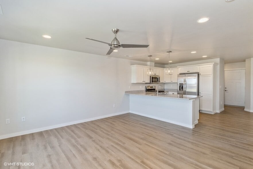 Building Photo - 2231 Saint Andrews Dr