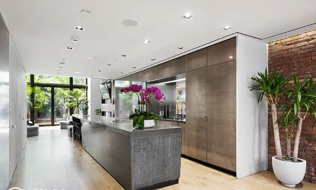 Building Photo - Featured in Architectural Digest, The Observer, and House Beautiful, this one-of-a-kind Washingto...