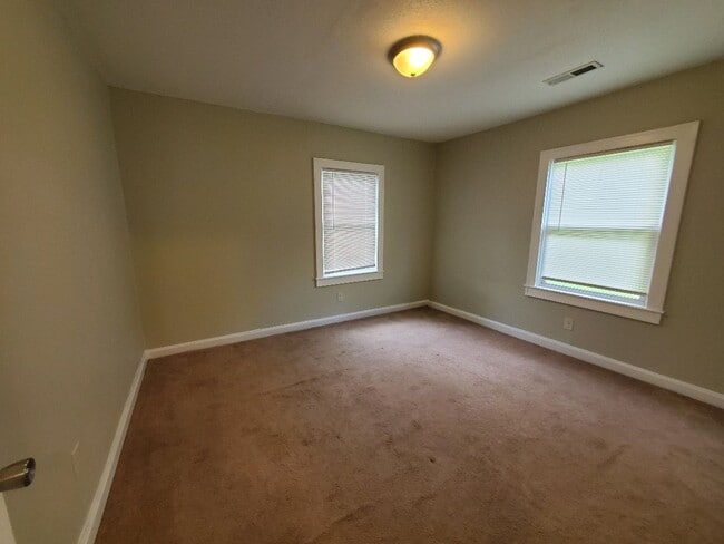 Building Photo - Charming 3BR/1BA Home for Rent – Conveniently Located Near the US Coast Guard Base