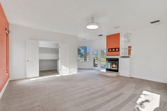 Building Photo - 3/2.5 in Pelican Bay
