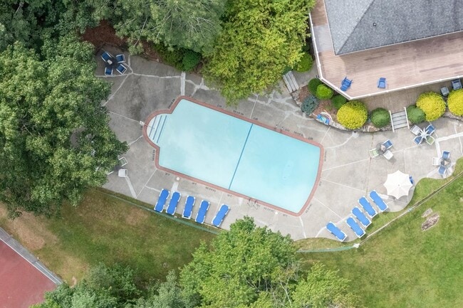 Building Photo - 246 Winding Pond Rd