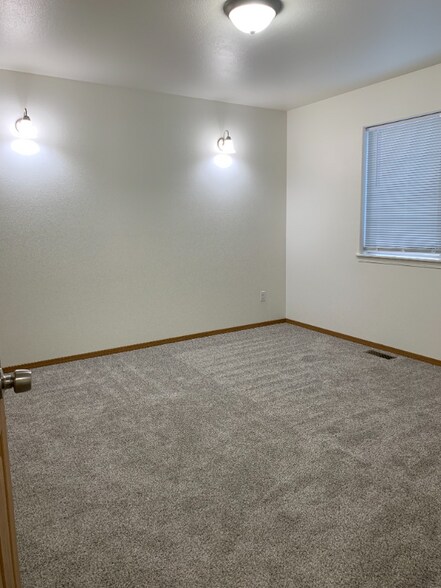 Building Photo - 481 E Mulchatna Dr