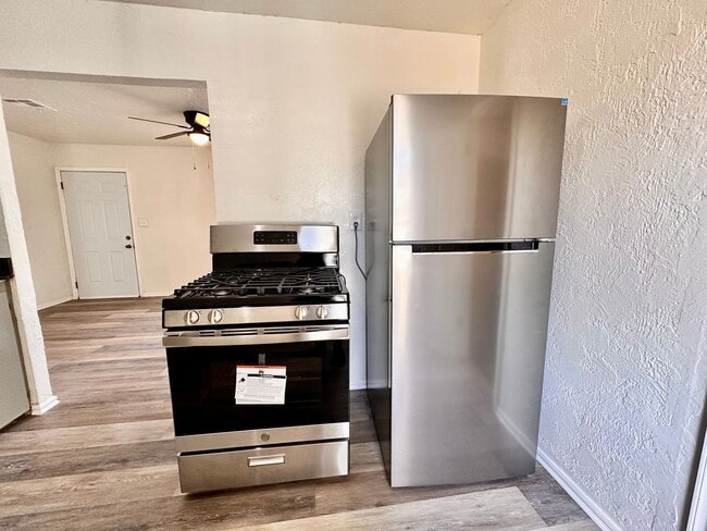 Building Photo - Newly Remodeled Home with Move-In Special!