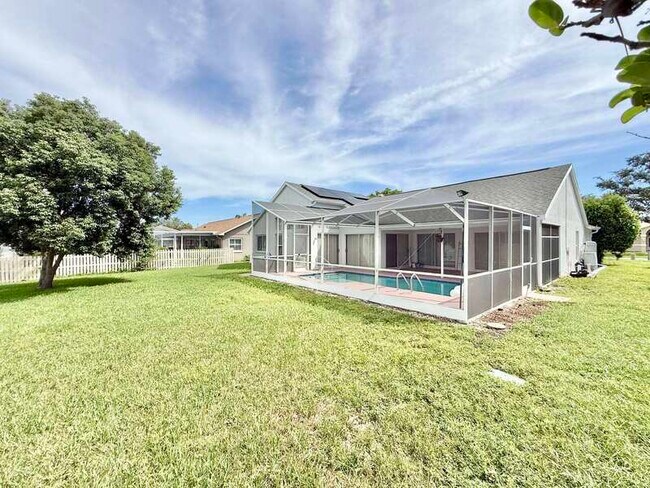 Building Photo - 1347 Overland Dr