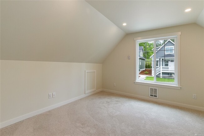 Building Photo - 3226 E Sunset Dr