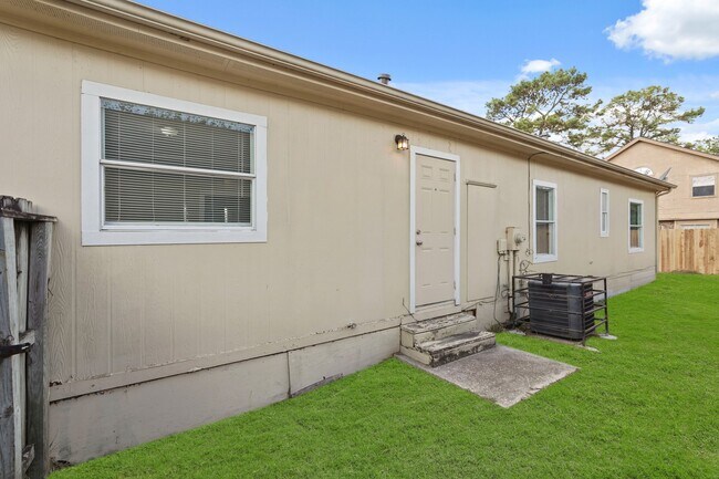 Building Photo - 11703 Greenglen Dr