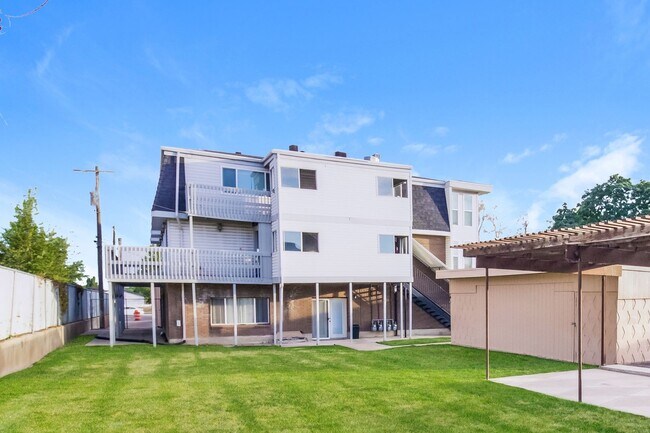 Primary Photo - Cozy 2 Bed, 1 Bath and Pet-Friendly Home w...