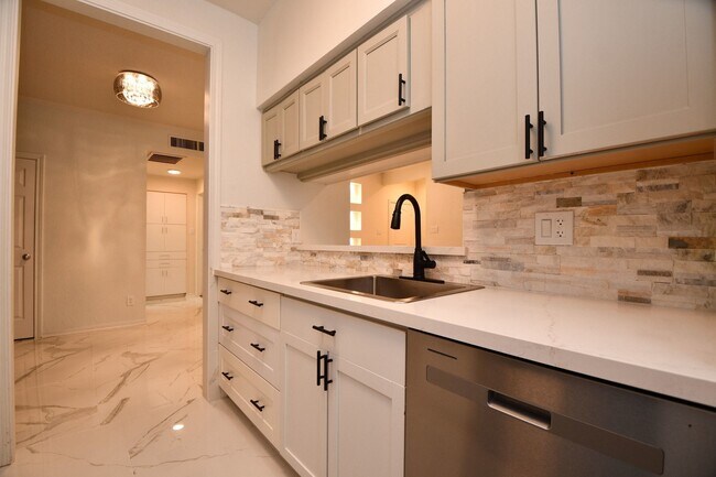 Building Photo - 720 Bering Dr