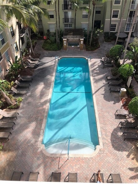 Building Photo - 1900 Van Buren St