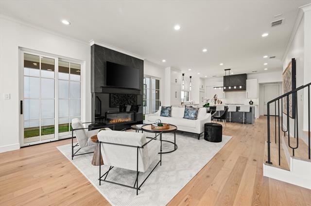 Building Photo - 2955 Sunset Blvd