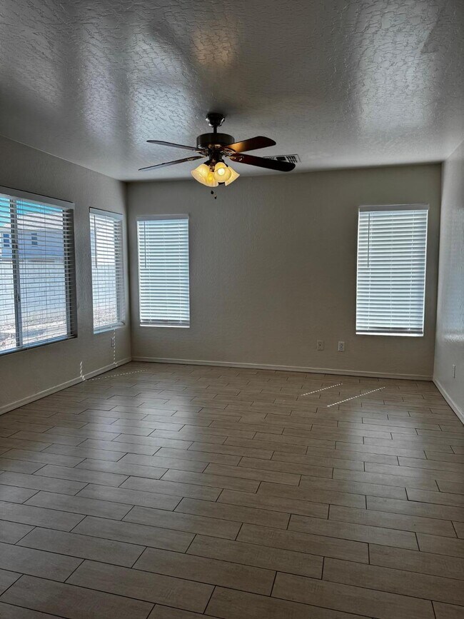 Building Photo - 14613 N 154th Ave