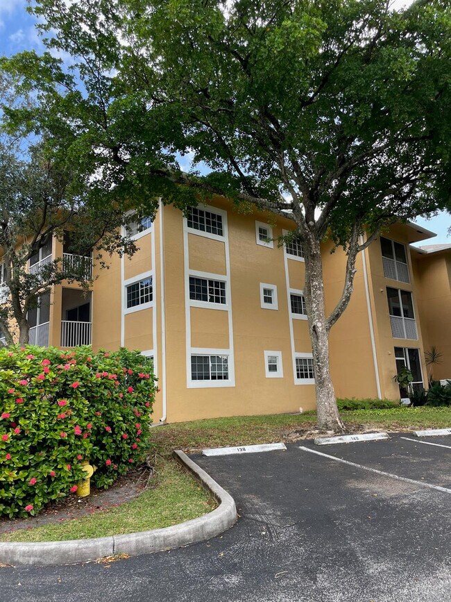 Building Photo - 441 SE 10th St