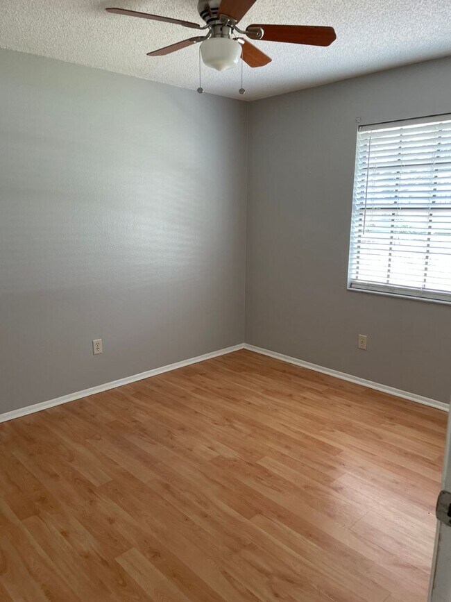 Building Photo - 3000 Weymouth Ct