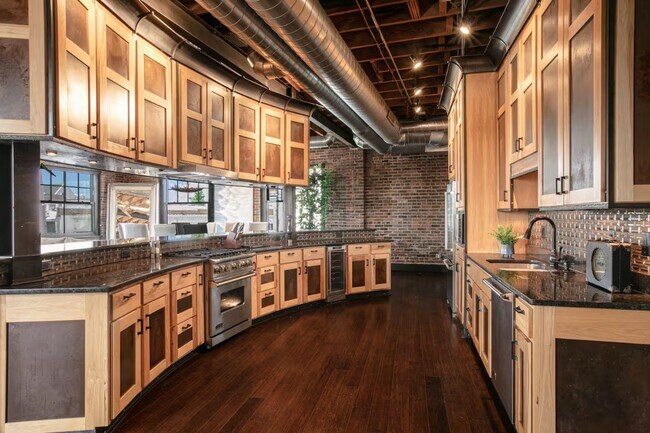 Primary Photo - 3041 Olive St