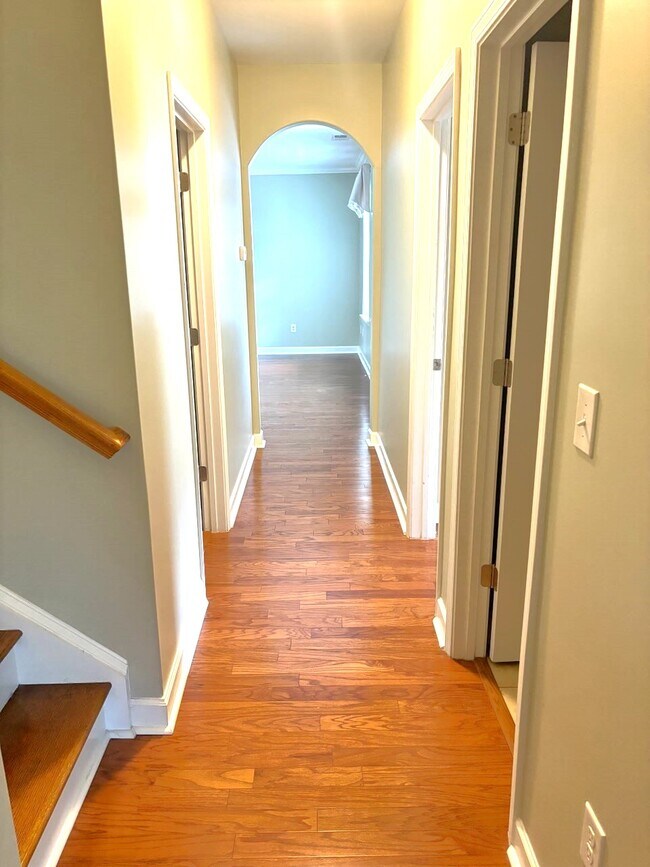 Building Photo - 231 Belclare Way