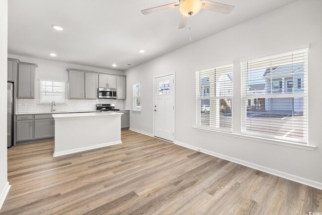 Building Photo - 283 Ferretti St