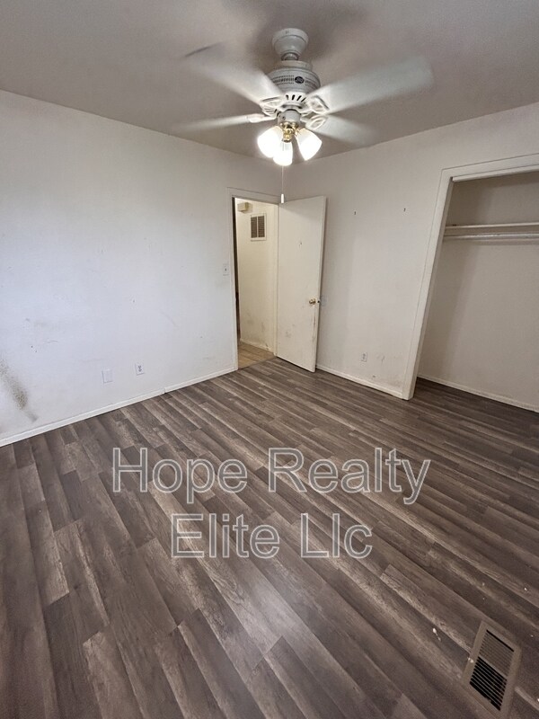 Building Photo - 334 Fairway S