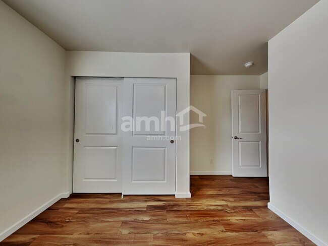 Building Photo - 2748 Moore Ave