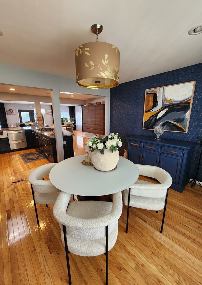 Building Photo - 106 Mound St