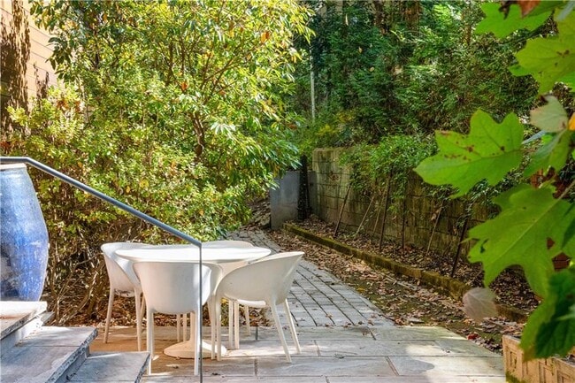 Building Photo - 515 Claire Dr NE