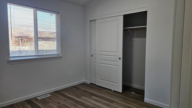Building Photo - Delaware Duplex