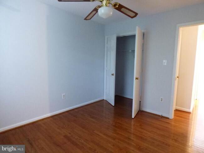 Building Photo - 6634 Westbury Oaks Ct