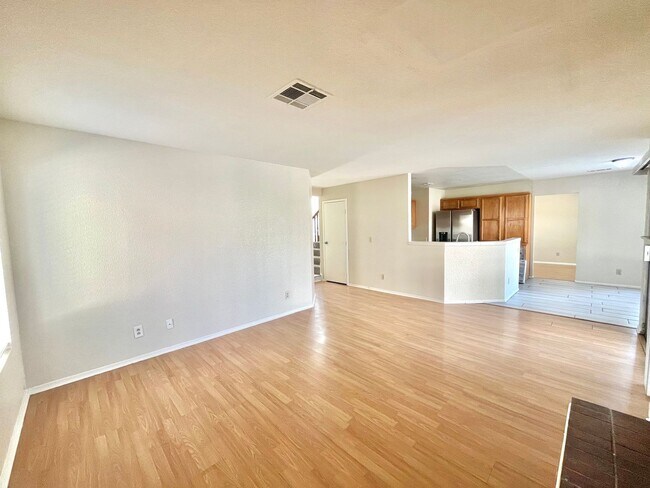 Building Photo - Gorgeous 4 Bedroom Home with Pool & Spa Located in The Lakes