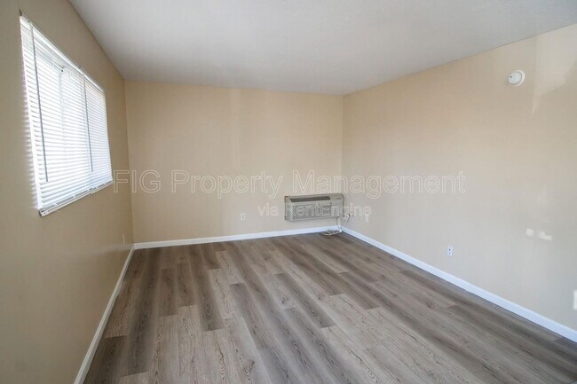 Building Photo - 924 Chadwick Dr