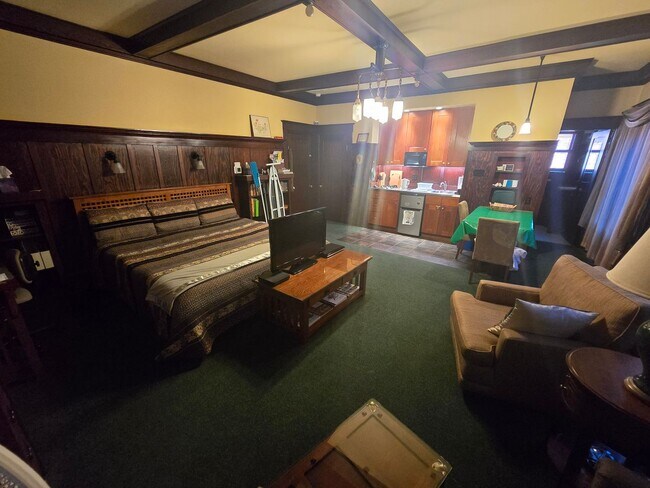 Building Photo - Washington Ave 212-218