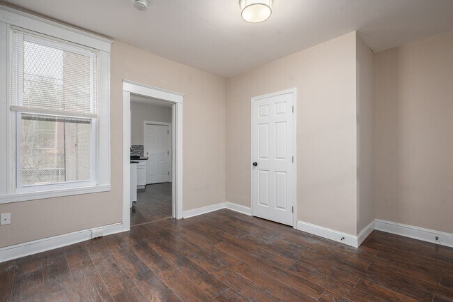 Building Photo - Newly Renovated 3 Bedroom in Charming Balt...