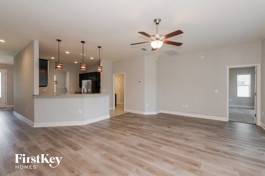Building Photo - 5812 Valentino Way