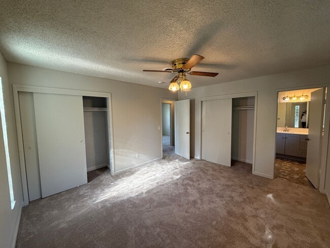 Building Photo - Single story home in east Modesto!