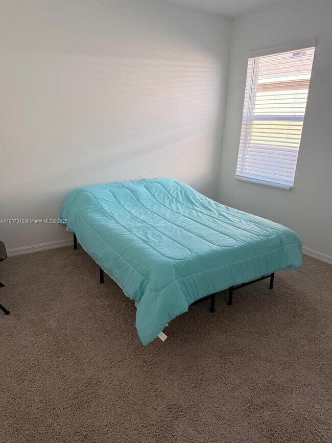 Building Photo - 632 Taylor Grvs St