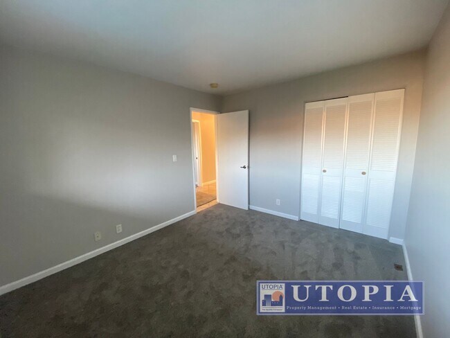 Building Photo - Ocean Views: 2Bd/2Ba + Office - Sunny, Top Floor Condo, Deck, Pool & Hot Tub