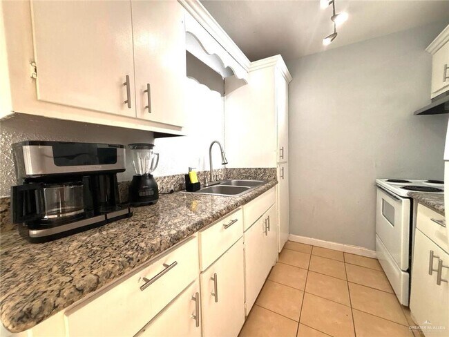 Building Photo - 9 Upas Ave