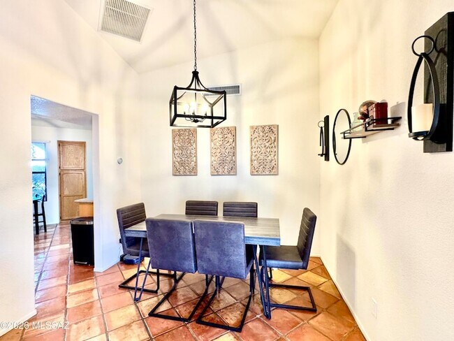 Building Photo - 9970 N Colony Dr